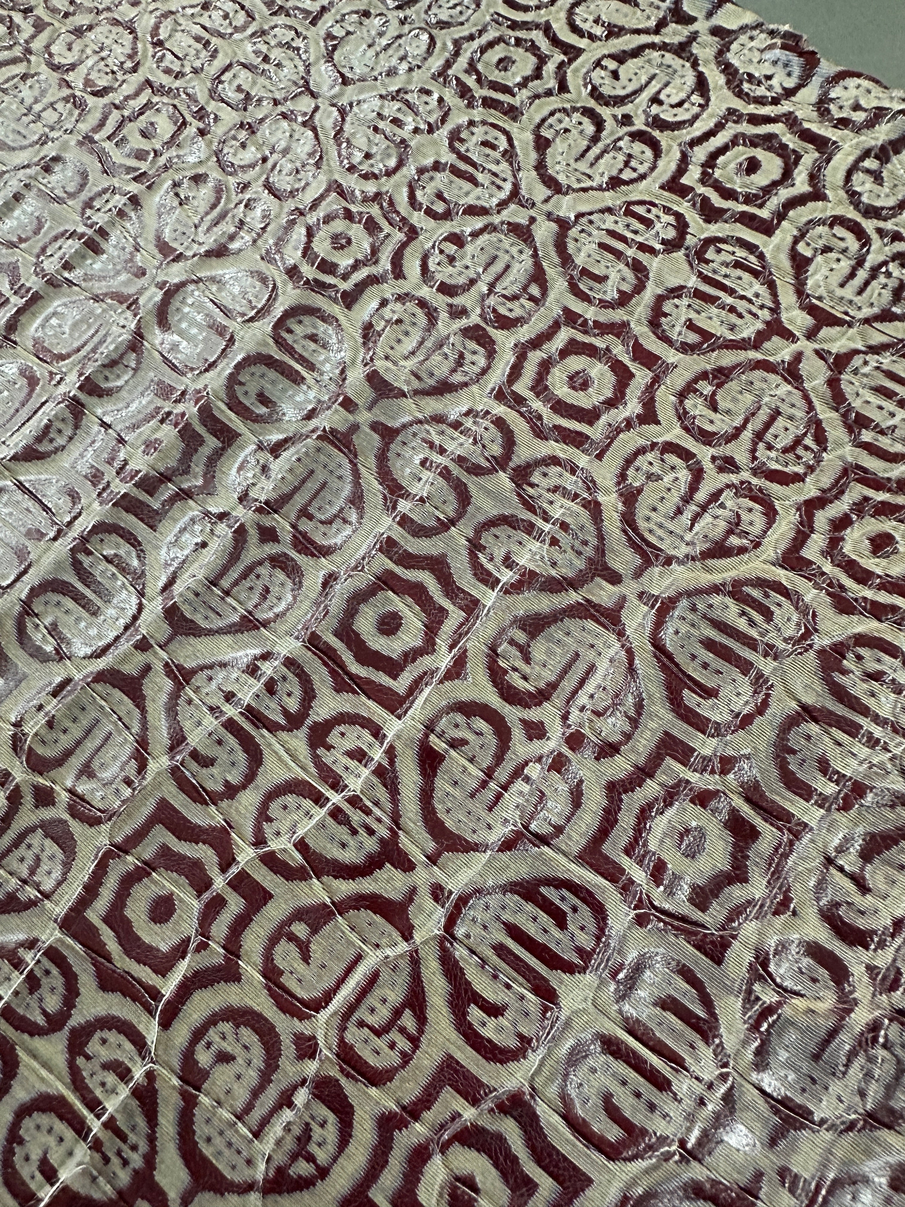 Bordeaux/Cream Moroccan Tile Alligator 44 cm Grade 1