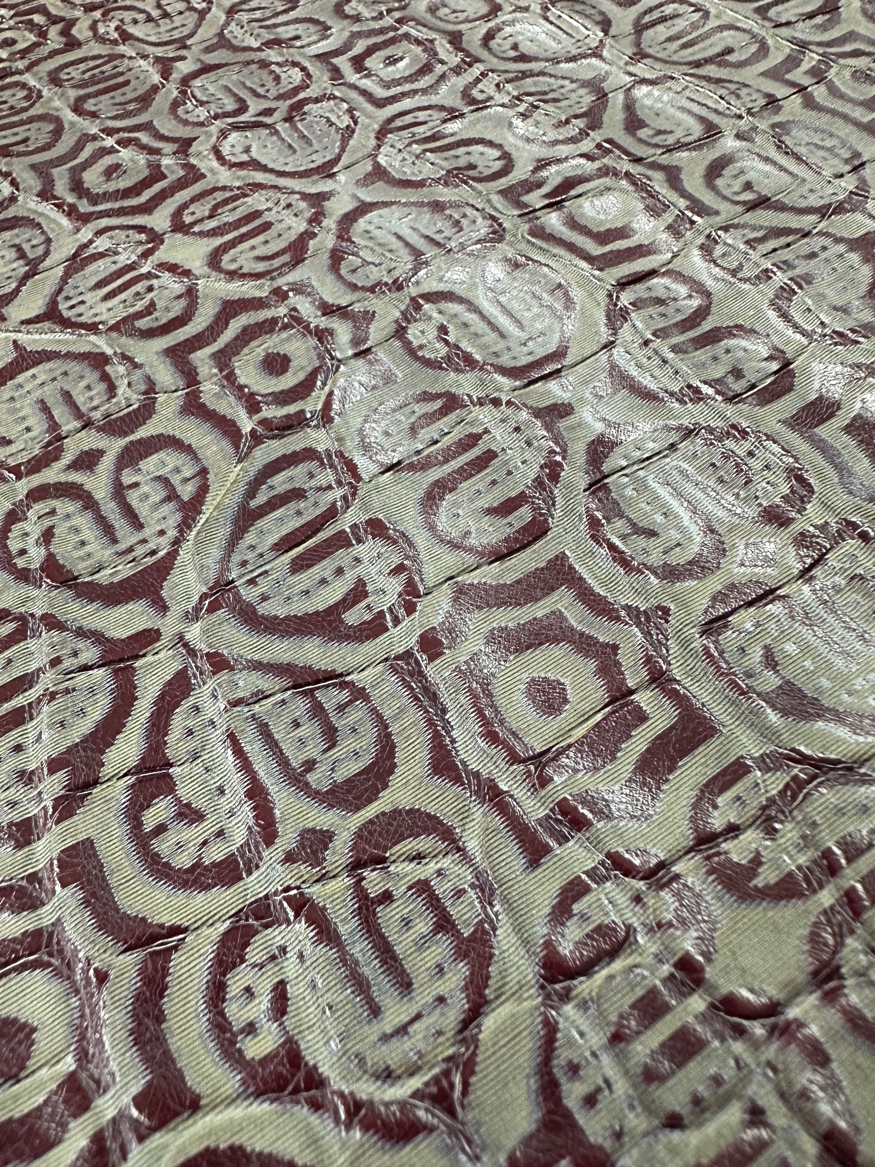 Bordeaux/Cream Moroccan Tile Alligator 44 cm Grade 1