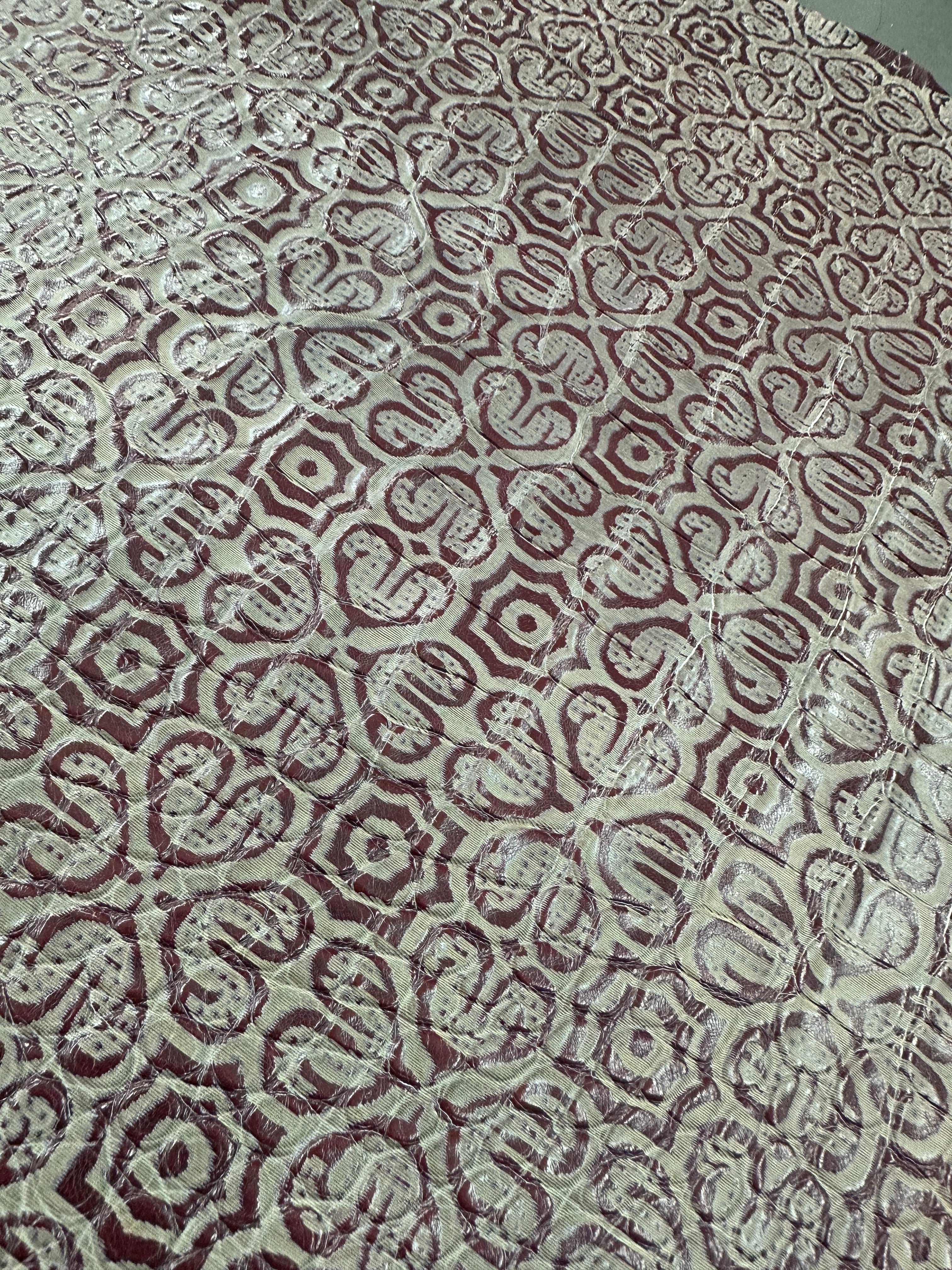 Bordeaux/Cream Moroccan Tile Alligator 44 cm Grade 1
