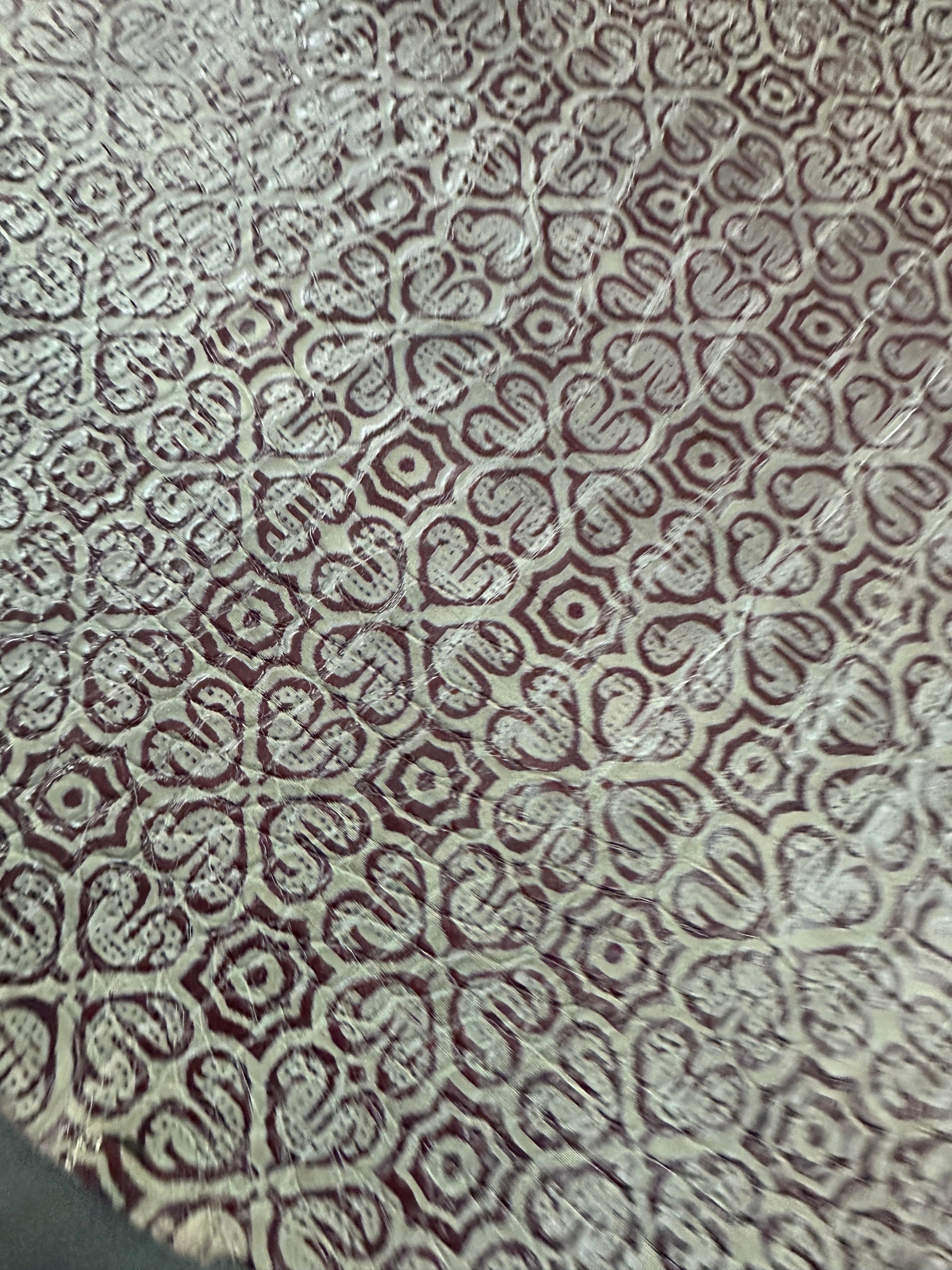Bordeaux/Cream Moroccan Tile Alligator 44 cm Grade 1