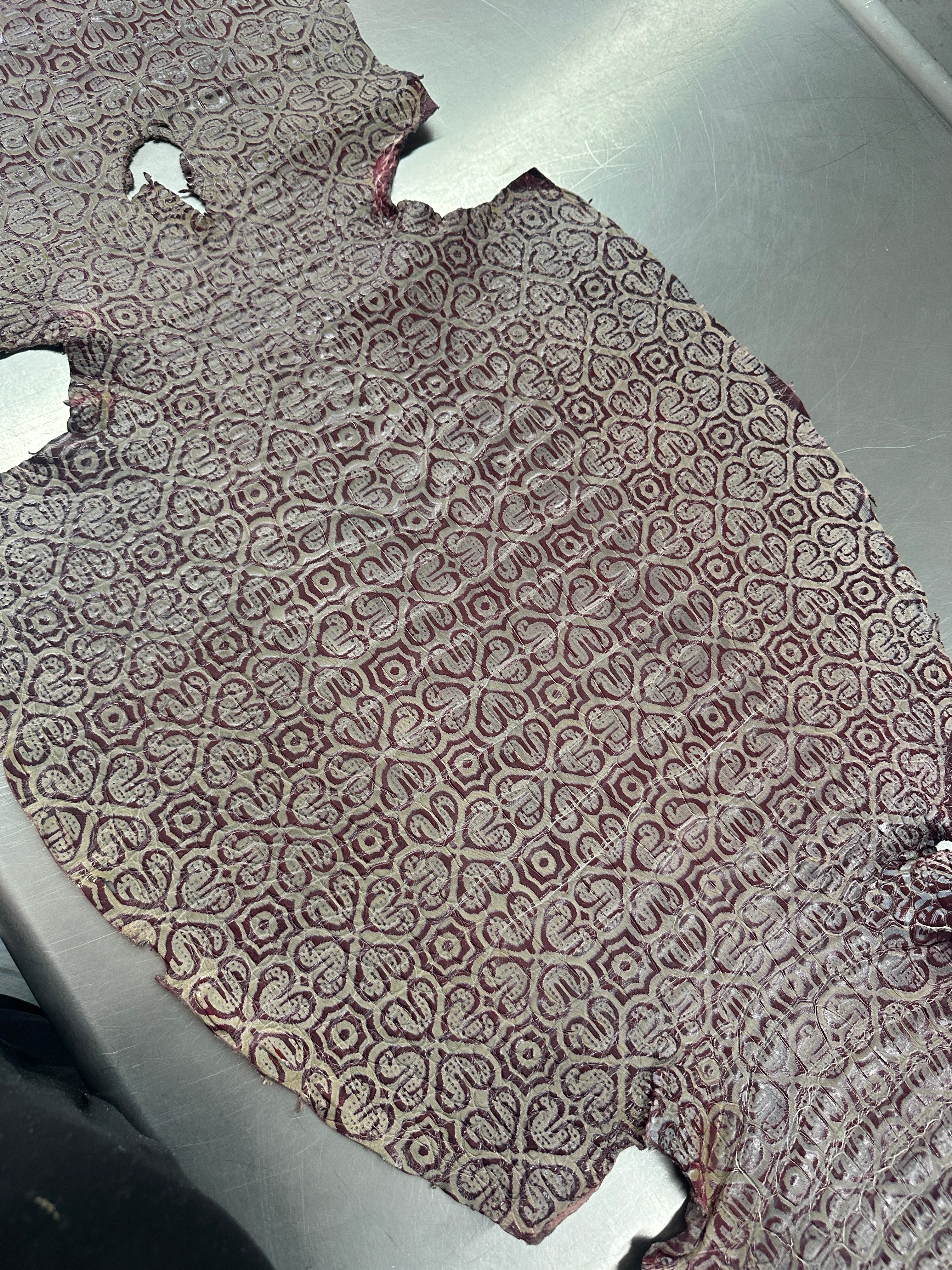 Bordeaux/Cream Moroccan Tile Alligator 44 cm Grade 1