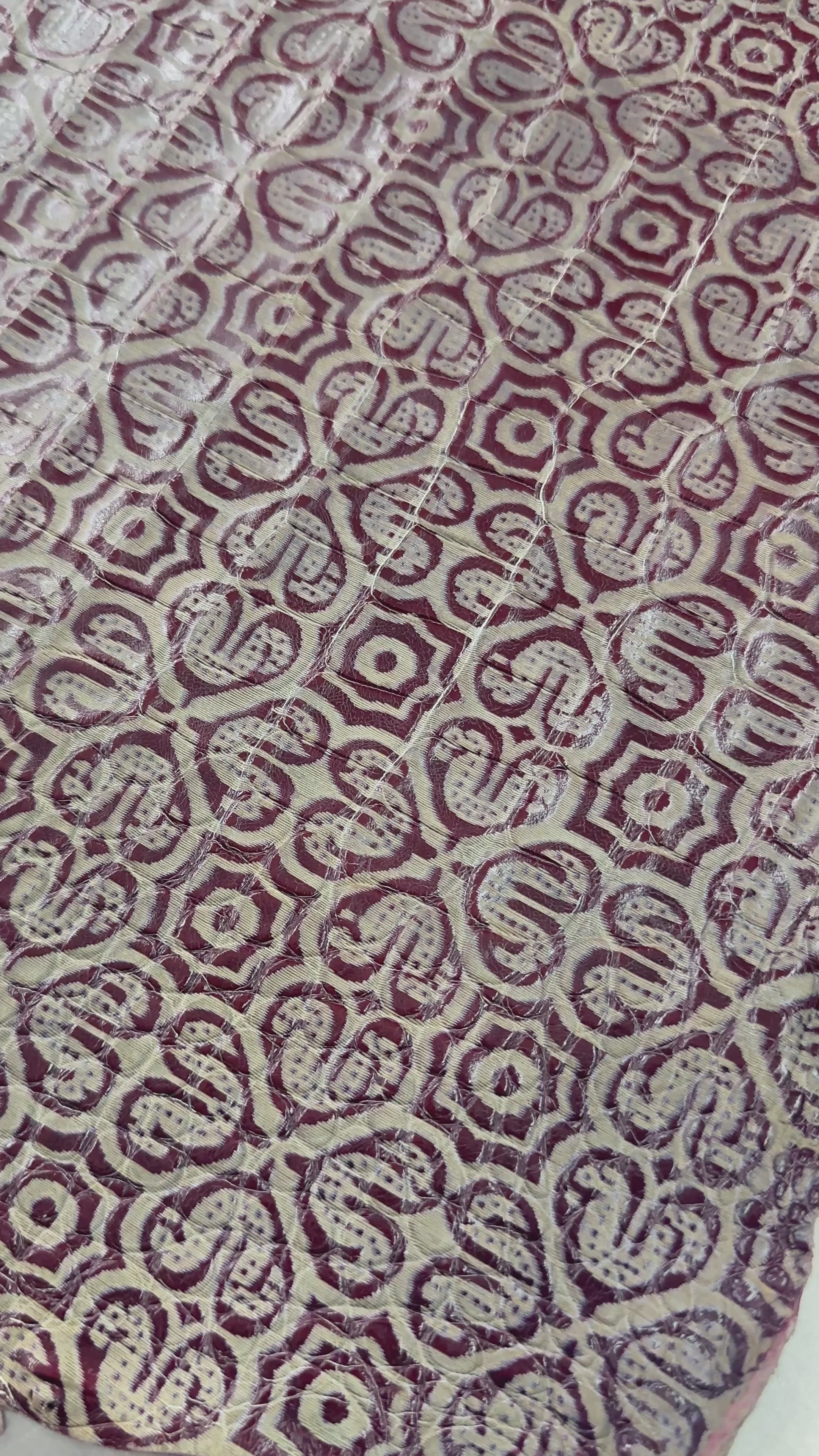 Bordeaux/Cream Moroccan Tile Alligator 44 cm Grade 1