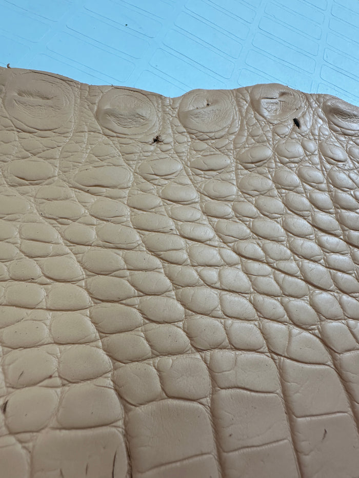 Matte Peach Fuzz Alligator Skin 28cm/Gr5