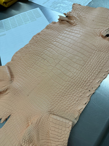 Matte Peach Fuzz Alligator Skin 28cm/Gr5