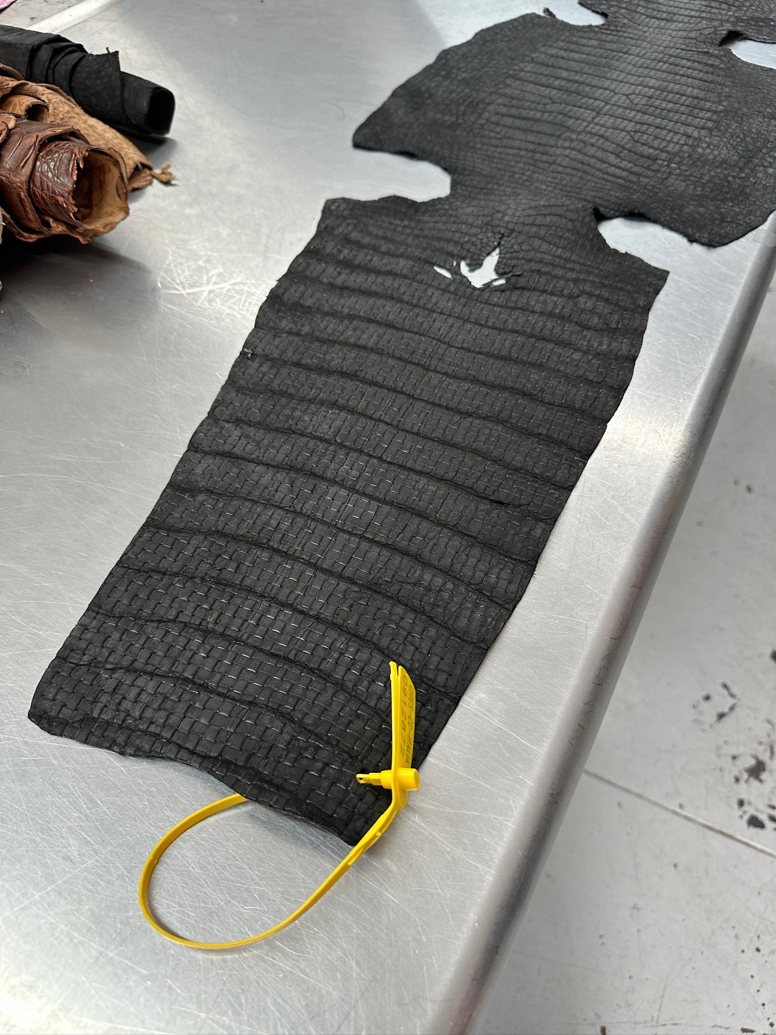 Black Basketweave Alligator 34 cm Grade 1