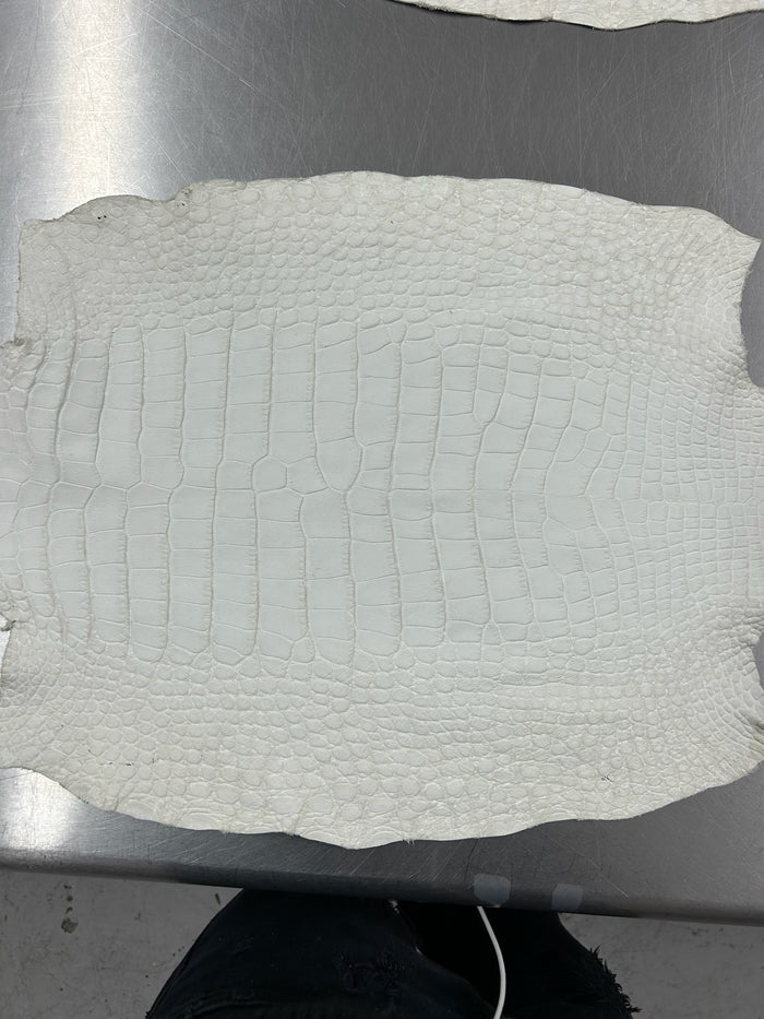 Alligator Skin Belly Suede White 38cm/Gr4/0915819